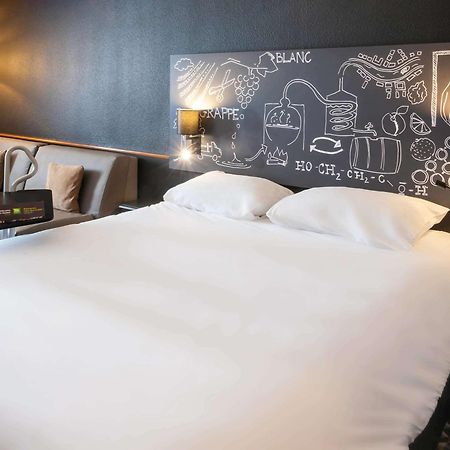 Hotel Ibis Styles Cognac Châteaubernard Esterno foto