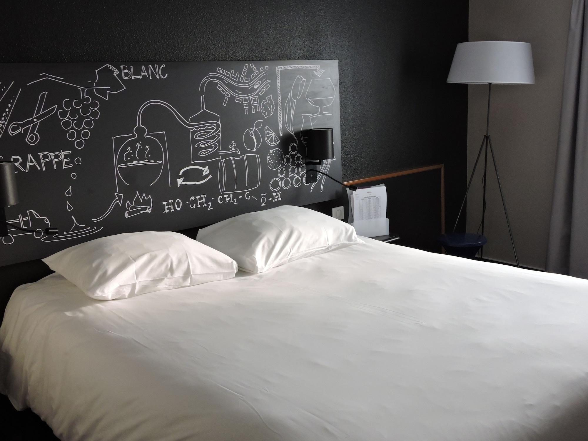 Hotel Ibis Styles Cognac Châteaubernard Esterno foto