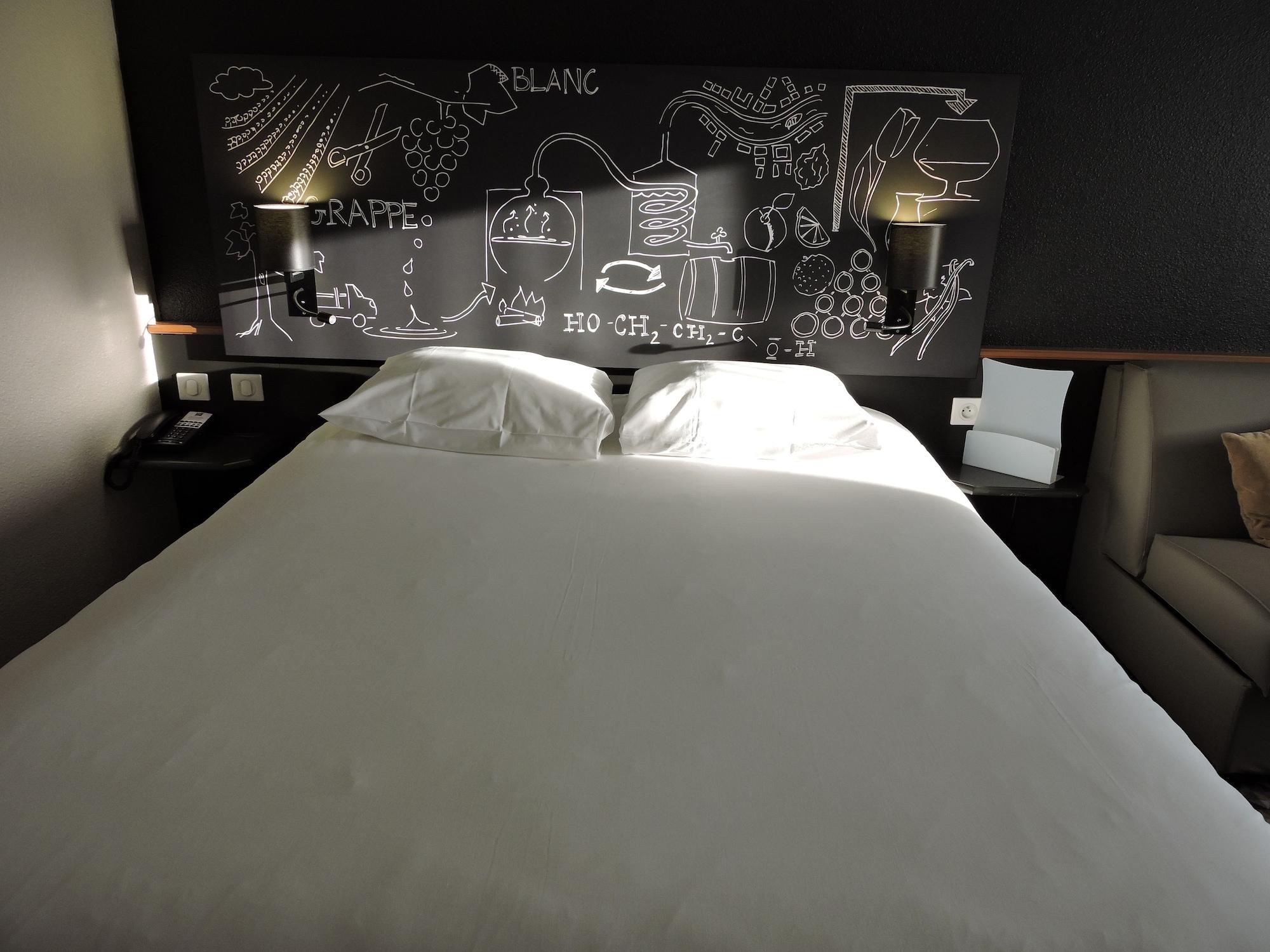 Hotel Ibis Styles Cognac Châteaubernard Esterno foto